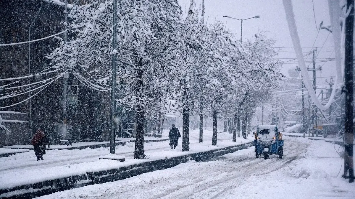 MET PREDICTS Snow and Rain in Kashmir Check details